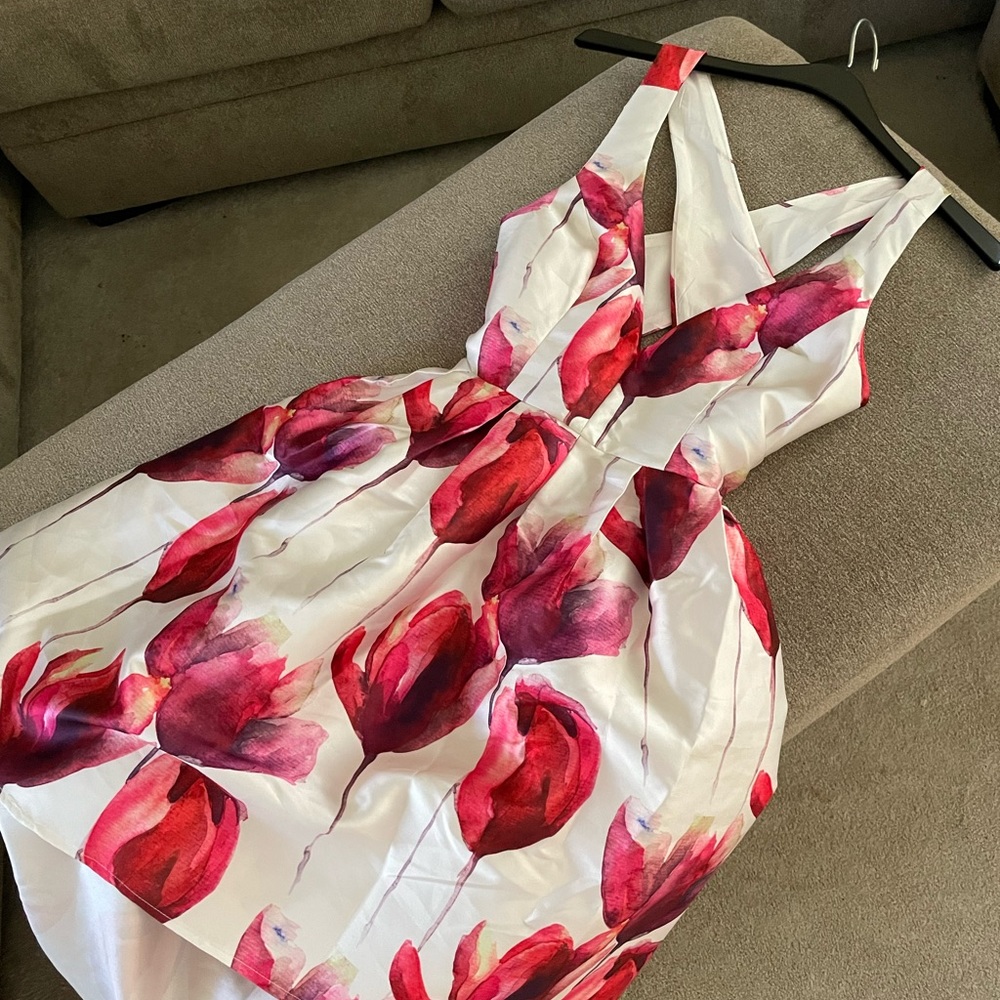 Beautiful floral dress perfect for bridal party or just any fun elegant occasion